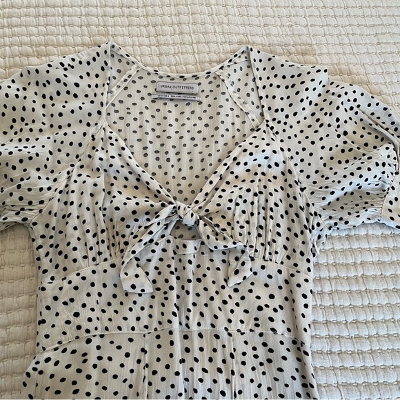 UO Polka Dot Tie-Front Midi Dress - Picture 10 of 10